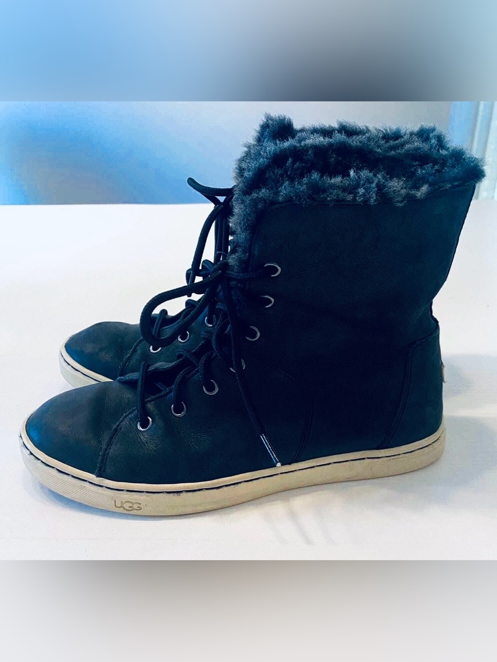 UGG Croft Luxe Quilt Black Leather Shearling Fur Winter Warm Boots-Womens 8.5
